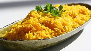 أرز بسمتي بالكركم والزبيب