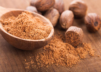 ماسك جوز الطيب لإزالة الرؤوس السوداء