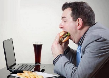 أطعمة تحميك من أشعة الكمبيوتر!!!