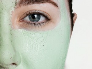 عشر خلطات سريعة لإصلاح مشاكل البشرة