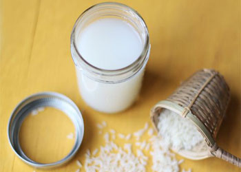تنظيف البشرة بماء الأرز