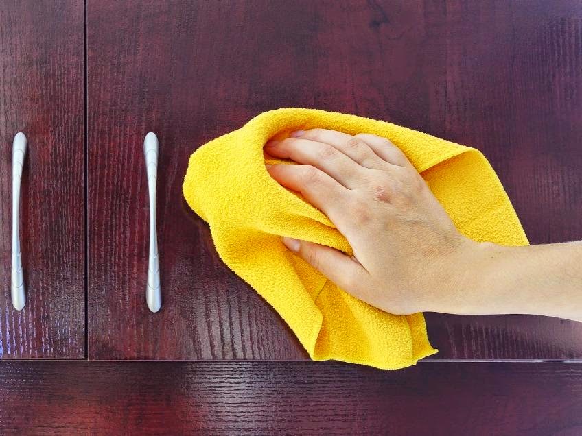 أفضل طريقة لتنظيف المطابخ الخشبية في وقت قياسي