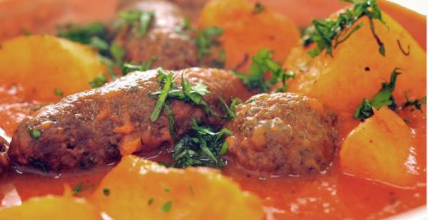 طريقة عمل كفتة أرز بصلصة الطماطم مع البطاطا