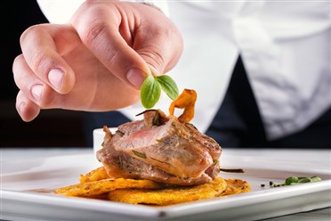 طرق سهلة لتذويب اللحوم المجمدة