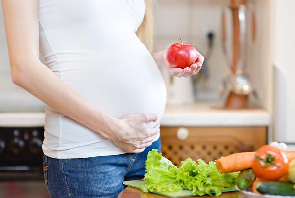 أحذرى تناول الأغذية النباتية فقط خلال الحمل يضر بالجنين
