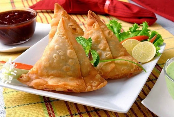 طريقة عمل سمبوسة الدجاج بالكاري