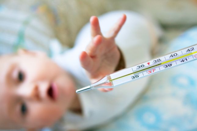 كيف تعتنين بطفلك بعد عمليَّة الختان؟