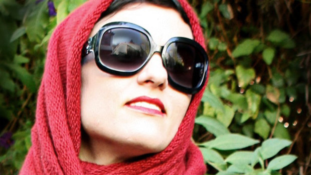بالخطوات: كيف تحولين السكارف المغلق إلى لفة طرحة