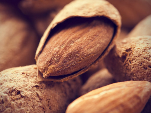 7 أسباب لتتناولي اللوز يومياً في حميتك