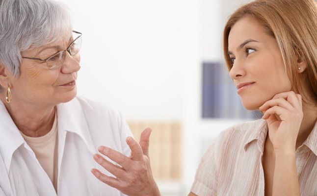 نصائح المعالجة النفسية للتعامل مع حماتك المتطفلة