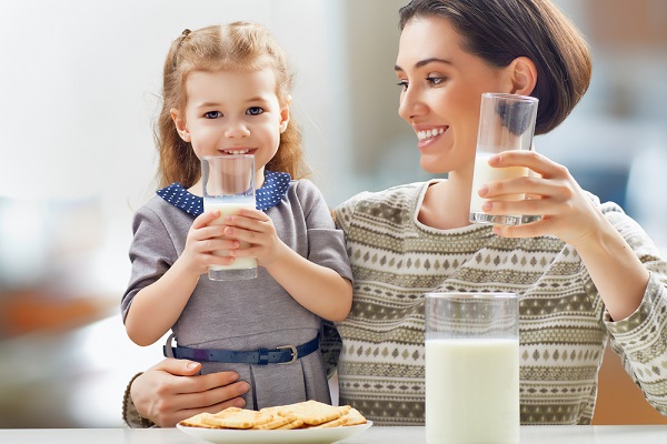 8 أطعمة صحية للحفاظ على أسنان طفلك