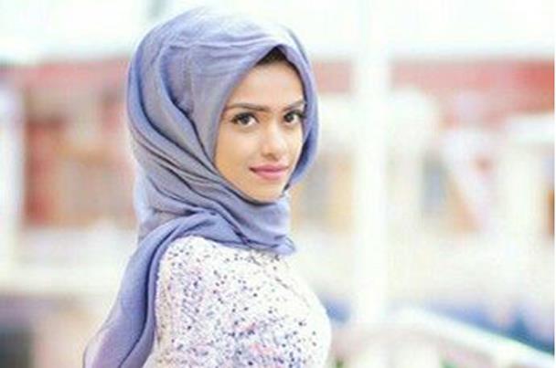 أزياء أنيقة للمحجبات..