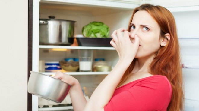 5 طرق للتخلص من روائح الثلاجة الكريهة