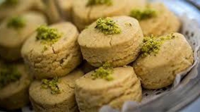 طريقة عمل "الغريبة بالفستق"