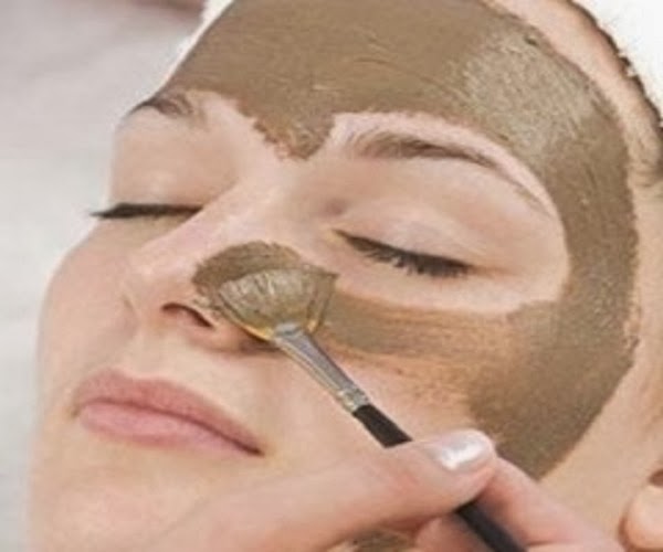 قناع الطمي والعسل لشد وتنظيف البشرة