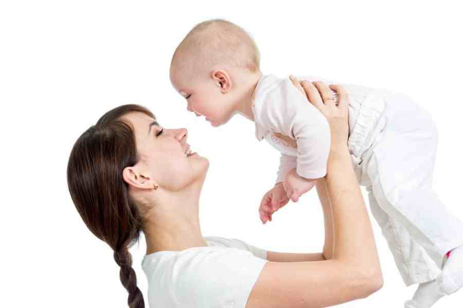 إحذروا حمل الرضيع بهذه الطريقة