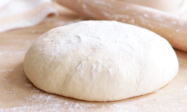 نصائح لعمل عجينة بيتزا مثالية