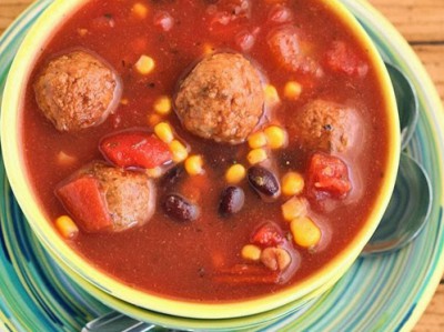 شوربة كرات اللحم والذرة