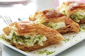 مثلثات الرقائق بالقشطة