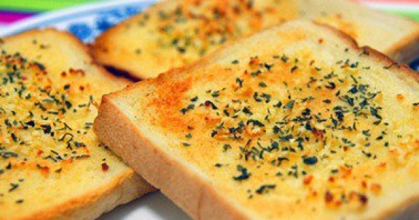 طريقة عمل الخبز بالثوم
