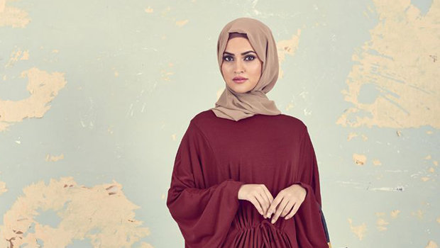 أفكار ونصائح هامة عند ارتداء الإيشارب الحرير والشيفون