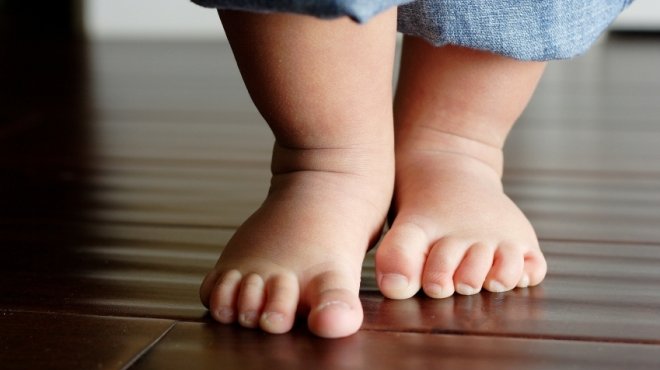 4 نصائح لتجنب المشي المتأخر لطفلك