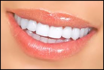 طرق طبيعية وسريعة لتنظيف أسنان العروس