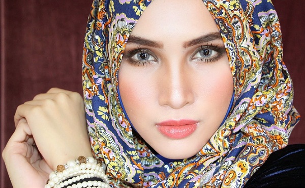 للمحجبات 5 نصائح بسيطة وعملية لتتمتعي بجاذبية ونعومة في حجابك