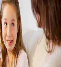 "بنوتك كبرت".. 3 نصائح في شرح معنى البلوغ