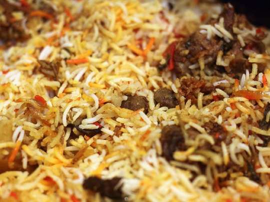 ارز بالعدس مع اللحم والجزر