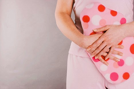 الاستحمام أثناء الدورة الشهرية.. هل يؤذي الفتاة؟