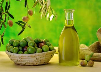 ولزيت الزيتون فوائد كثيرة في علاج الأمراض