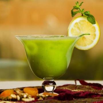 عصير الخيار بالشاي الأخضر