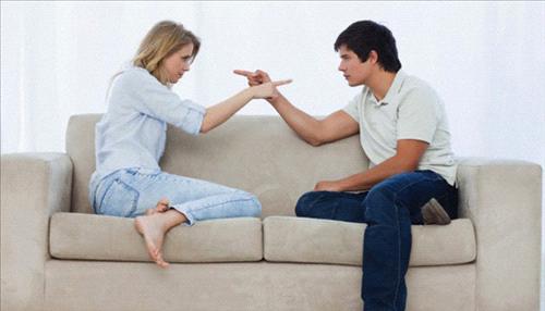 أخطاء بدورها تفسد العلاقة الزوجية