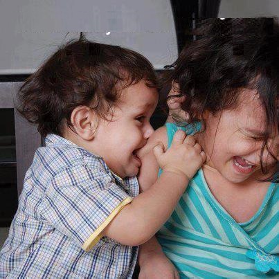 للأم :كيف تعالجين الغيرة عند أطفالكِ