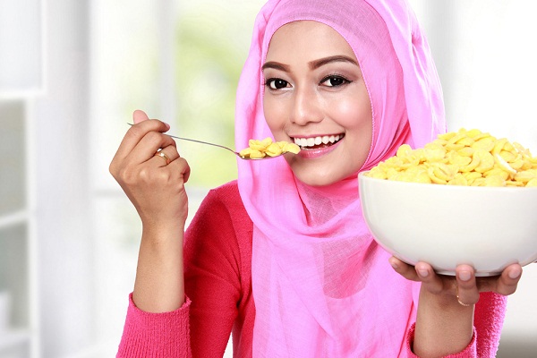 عادات غذائية خاطئة تضر بصحة بشرتك خلال شهر رمضان