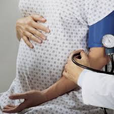 تعرفى على أعراض ضغط الدم المنخفض لدى المرأة الحامل وطرق علاجه