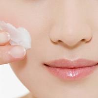 5 ماسكات مرطبة ومنظفة منزلياً
