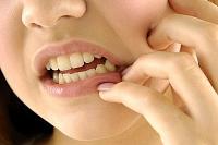 7 أطعمة و مشروبات تترك بقع على أسنانك