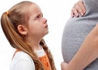 غيرة الاطفال  اسباب غيرة الاطفال و طرق علاجها