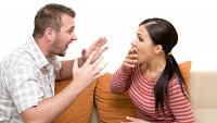 4 أسئلة مستفزة يكره الرجل سماعها من زوجته.. احذريها