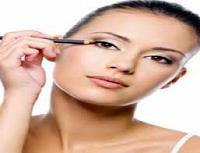 عيناك صغيرتان.. استخدمي الكحل الأبيض