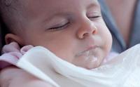 ما هي اسباب استفراغ الرضيع؟