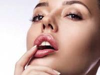 خلطة البندق تخلّصك نهائياً من انتفاخ الوجه