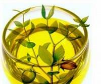 زيت اللوز ـ لعلاج التجاعيد حول العينين