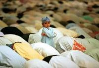 خطوات لتعود طفلك على الصلاة