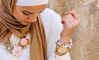 بالصور: إكسسوارات تزين إطلالتك مع الحجاب
