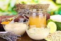 ماسكات من الزبادي تعيد التألق لوجهك