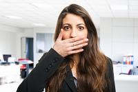 6 طرق سحرية للتخلص من روائح الفم أثناء الصوم !!