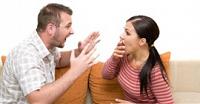 4 أسئلة مستفزة يكره الرجل سماعها من زوجته.. احذريها